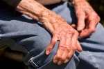 Bị bệnh Parkinson không uống thuốc Tây được không?