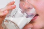 Bị ung thư vú sau 3 năm uống sữa đậu nành liên tục