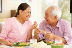 Người già nên ăn chay thế nào mới tốt?