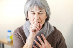Vì sao người cao tuổi dễ bị tái phát viêm phổi?