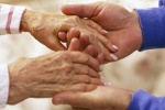 Điều trị Alzheimer bằng liệu pháp hồi tưởng