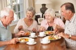 Người cao tuổi dễ ốm do ăn uống không đúng cách