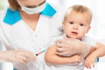 Nên làm gì khi trẻ bị khó thở, tím tái sau tiêm vaccine?
