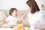 Những thực phẩm mẹ cần tránh khi cho trẻ ăn
