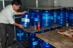 Hà Nội: Hàng loạt cơ sở sản xuất nước uống đóng chai không đạt chuẩn