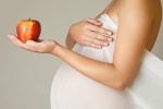 Trẻ IQ cao hơn nếu mẹ ăn nhiều trái cây khi mang thai