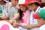 Hàng nghìn trẻ em dự hội sách trong nắng gắt
