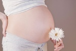 Tuyệt chiêu giúp mẹ bầu giảm rạn da khi mang thai