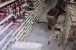 Người đàn ông lạ mặt táo tợn giật lấy bé gái 13 tuổi khỏi mẹ trong siêu thị