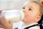 Trẻ bị tiêu chảy có nên uống sữa?