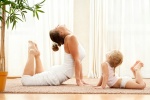 24 tư thế yoga siêu đáng yêu tốt cho cả mẹ và bé