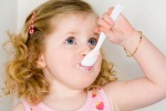 Có nên cho trẻ ăn sữa chua khi đang uống thuốc?