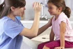 Trẻ thường xuyên chảy nước mắt: Coi chừng mắc bệnh tăng nhãn áp