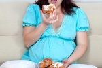 Con dễ bị tăng động vì mẹ bầu ăn nhiều đường và chất béo?
