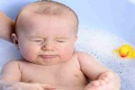Những lưu ý khi tắm cho trẻ sơ sinh tại nhà