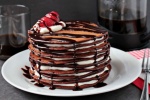 Cuối tuần mẹ dạy bé làm bánh pancake chocolate thơm ngon