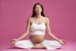 Tại sao tập yoga giúp mẹ bầu giảm đau và dễ sinh hơn?