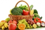 Ăn nhiều rau và trái cây giúp người già tăng cường trí não