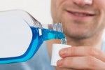 Nước súc miệng giúp “tiêu diệt” vi khuẩn gây bệnh lậu?