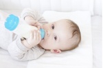Mẹ có nên cho con uống sữa khi bị tiêu chảy không?