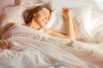 Thiếu ngủ góp phần làm giảm chất lượng tình dục ở phụ nữ mãn kinh
