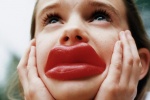 6 nguyên nhân khiến môi bạn sưng phồng