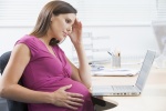 Mang thai bé gái khiến sức khỏe của mẹ yếu hơn?
