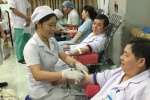 200 y bác sỹ hiến máu nhân đạo mừng ngày Thầy thuốc Việt Nam