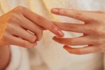 Đau nhức ngón tay buổi sáng là dấu hiệu bệnh gì?