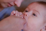6 dấu hiệu cho thấy trẻ đang mọc răng