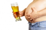 Video: Rượu bia ảnh hưởng thế nào đến cân nặng?