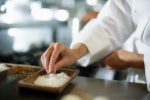 Cẩn thận: Ăn quá ít muối cũng làm tăng nguy cơ suy tim