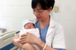 Bé gái Việt Nam nặng 3,3kg chào đời từ trứng đông lạnh