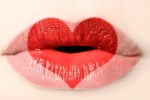 6 thói quen hàng ngày đang làm khô đôi môi của bạn