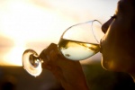 Uống rượu thường xuyên có thể khiến phụ nữ tăng nguy cơ mắc bệnh hồng ban