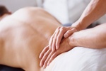 Massage giúp giảm đau lưng mạn tính