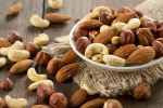 Ăn hạt có thể làm giảm nguy cơ tái phát và tử vong do ung thư ruột già