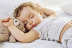 Có nên bổ sung melatonin giúp trẻ ngủ ngon?