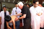 Chuyên gia Mỹ sẽ phẫu thuật vẹo cột sống miễn phí cho trẻ em Việt Nam