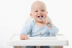 Chăm sóc răng miệng cho trẻ mới mọc răng như thế nào?