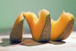 Những lưu ý khi tiêu thụ thực phẩm màu vàng và cam