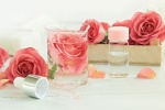 Bạn đã biết cách dùng nước hoa hồng để chăm sóc tóc khỏe đẹp?