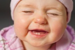 Bé mọc răng: Mẹo giúp bé không bị đau và thoải mái hơn