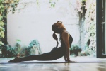 Gifographic: 10 bài tập yoga tăng cường miễn dịch, phòng ngừa bệnh tật