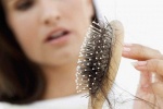 10 dưỡng chất giúp ngăn ngừa rụng tóc cho phụ nữ tuổi trung niên