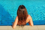 Video: Làm gì để mái tóc vẫn chắc khỏe khi đi bơi nhiều?
