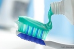 Kem đánh răng, kem chống nắng, dưỡng da có thể gây vô sinh?
