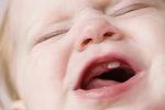 Những dấu hiệu cho thấy bé yêu đang mọc răng 