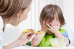 Những sai lầm của cha mẹ khiến trẻ biếng ăn