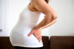 Vì sao phụ nữ mang thai thường bị đau lưng và đau vùng chậu?